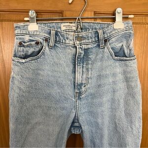 Abercrombie & Fitch Curve Love 90’s Straight Ultra High Rise Light Wash Jeans